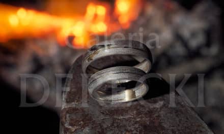 Wręczenie obrączek ze stali damasceńskiej