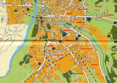 Zabytki i ważniejsze miejsca poza traktem zamek - dworzec kolejowy.