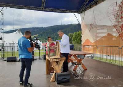 Kilka słów dla mediów przed rozpoczęciem pokazów wykuwania obrączek w stylu góralskim.