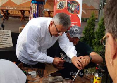 Pokazy dawnego jubilerstwa podczas 51. Międzynarodowego Festiwalu Folkloru Ziem Górskich.