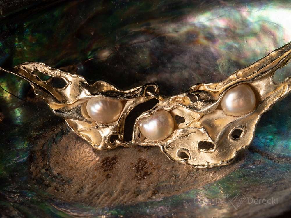 Złoty naszyjnik z perłami