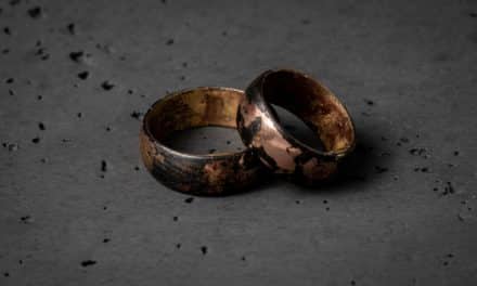 Metal prosto z nieba: Tajemnicze meteoryty inspirują biżuterię